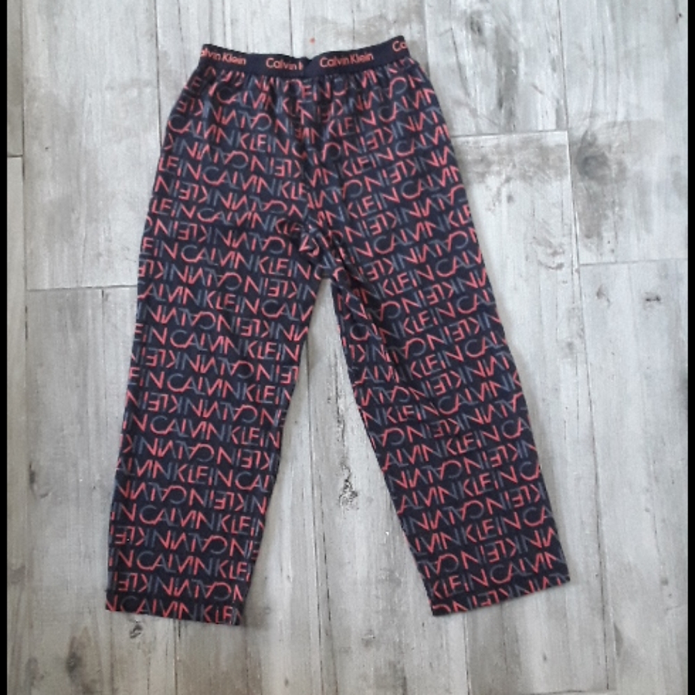 Calvin Klein - Picture 2 of 3